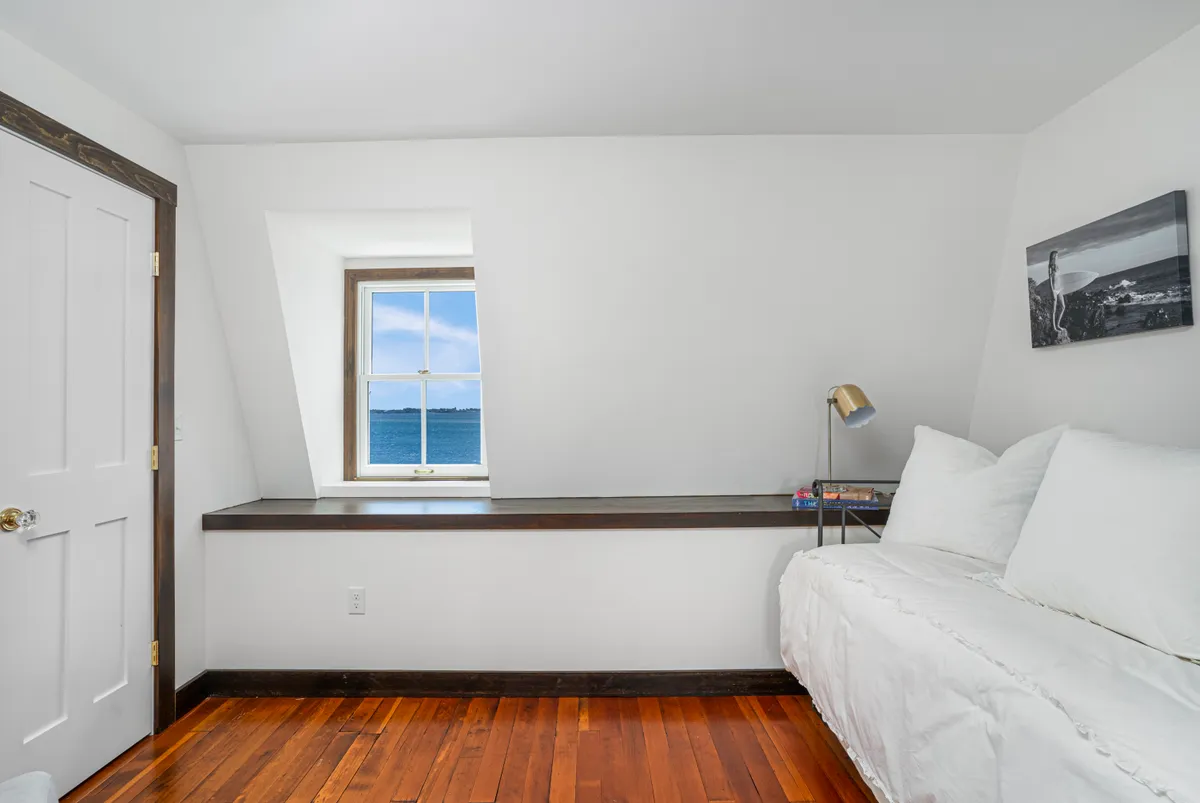 Bedroom 6 image