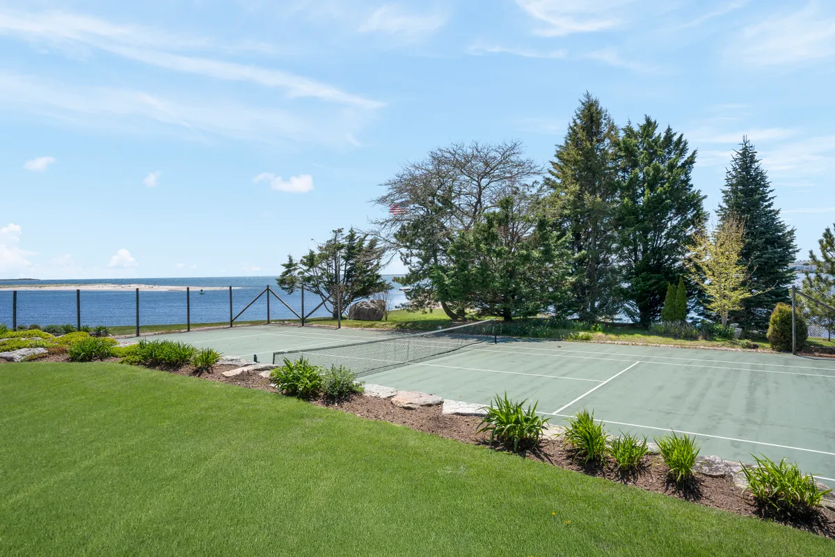 Wander Stonington Peninsula