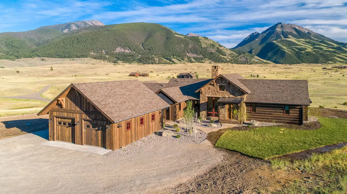 Wander Paradise Valley Peaks