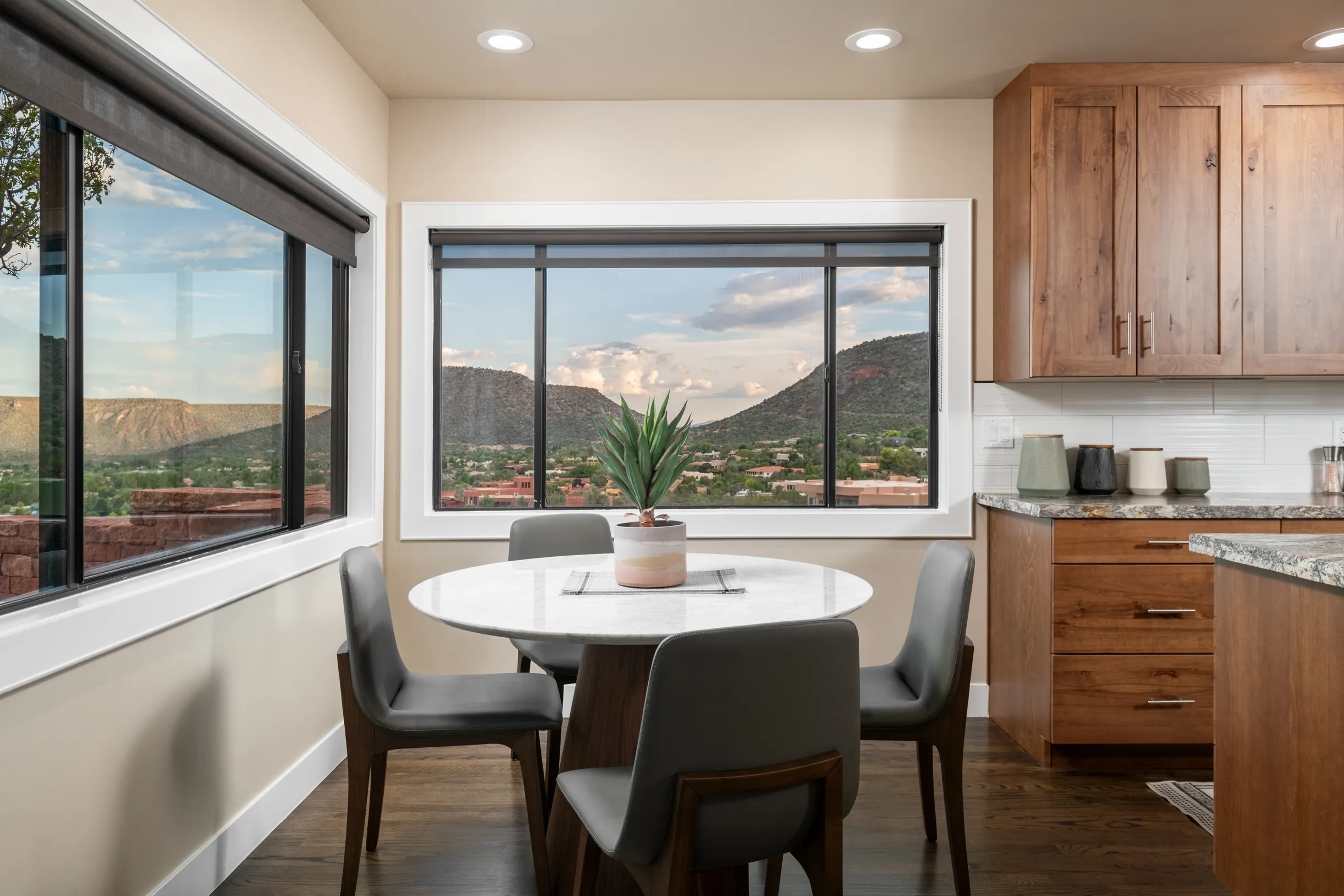 Ravens Rock Retreat: Clifftop Estate w/ 360 Views #36