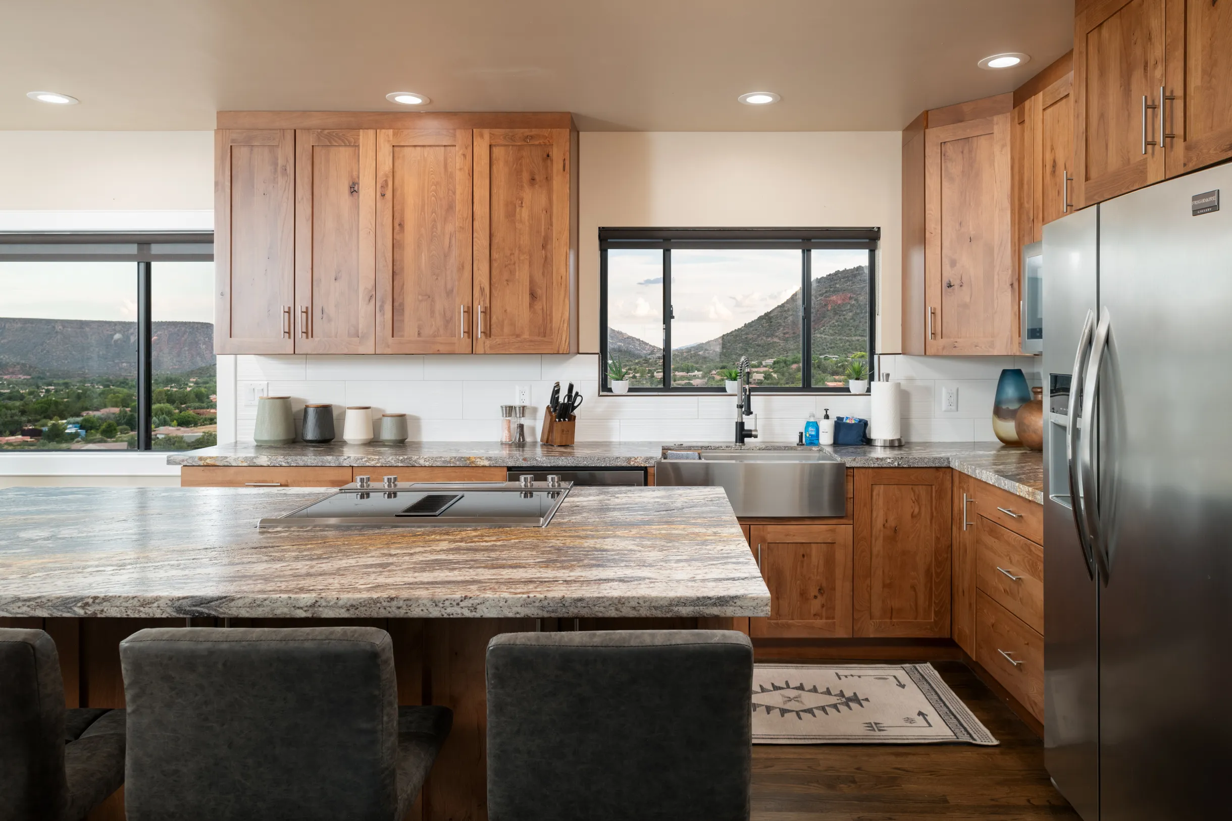 Ravens Rock Retreat: Clifftop Estate w/ 360 Views #30