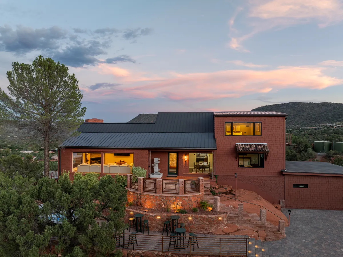 Wander Sedona Ravens Rock