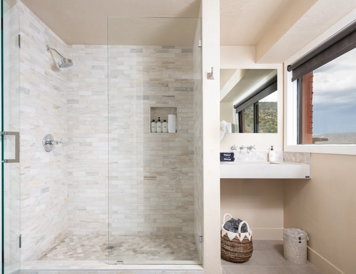 Wander Sedona Ravens Rock