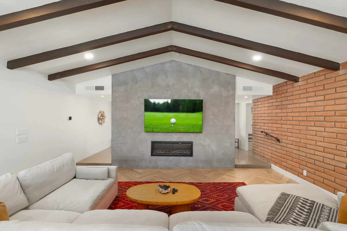 Wander Sedona Cliffside