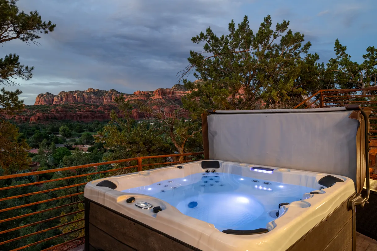 Wander Sedona Ravens Rock