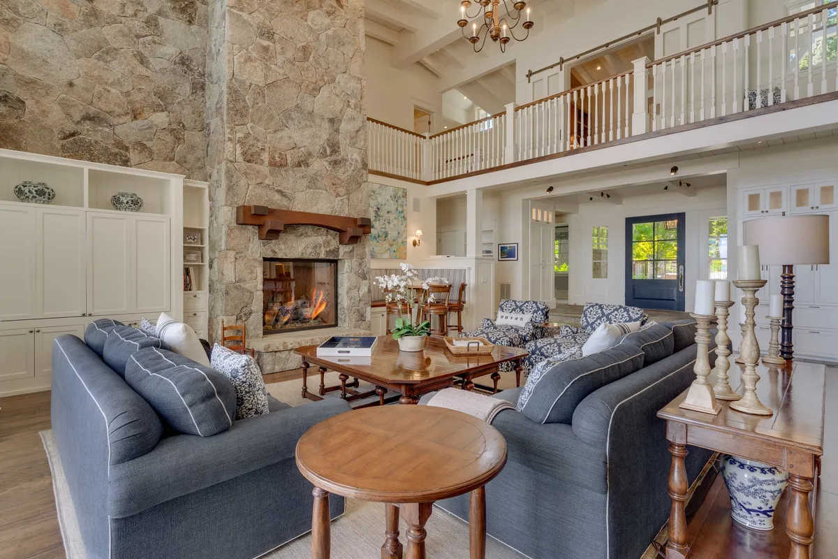 Wander Homewood Lakefront