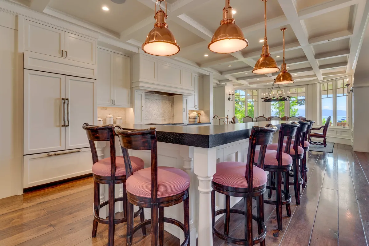 Wander Homewood Lakefront