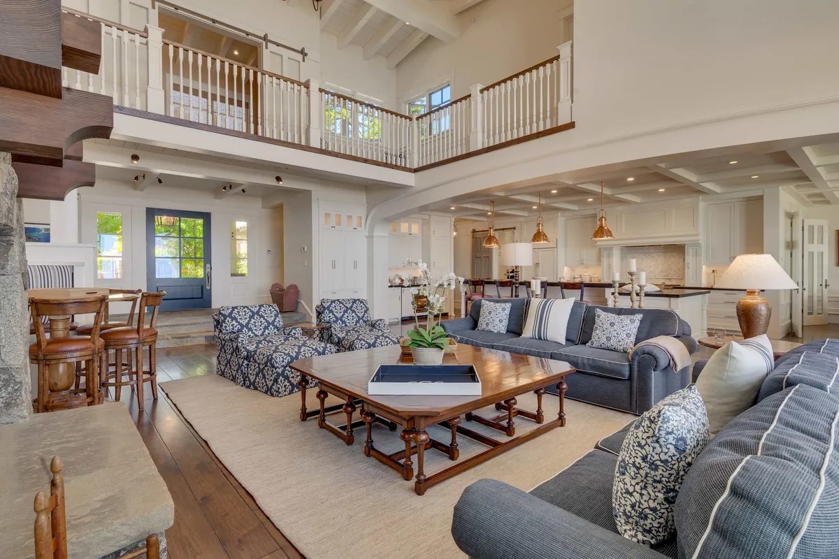 Wander Homewood Lakefront