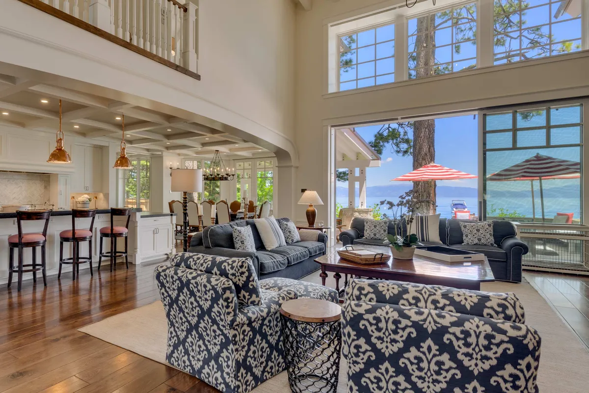 Wander Homewood Lakefront