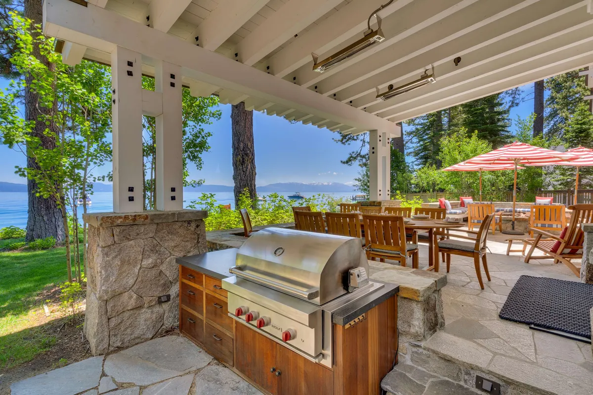 Wander Homewood Lakefront