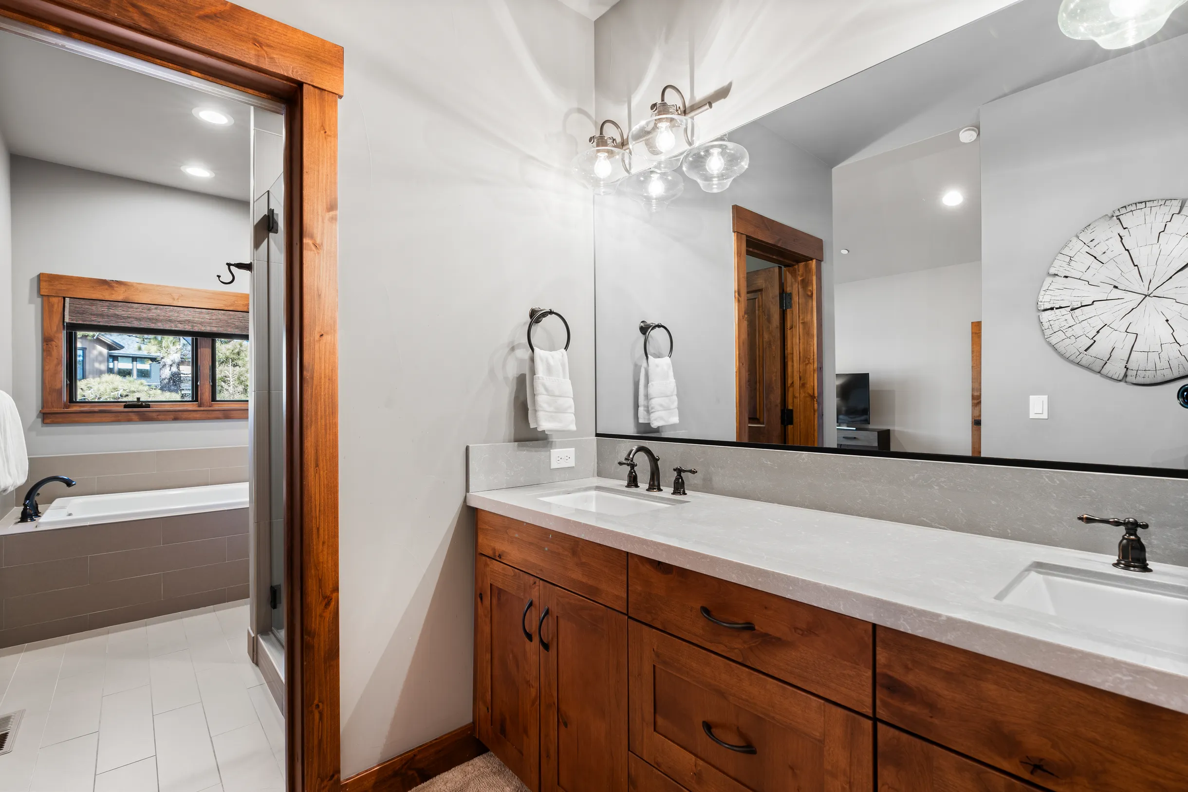Modern Townhome with 3 King Suites, Near Northstar #6