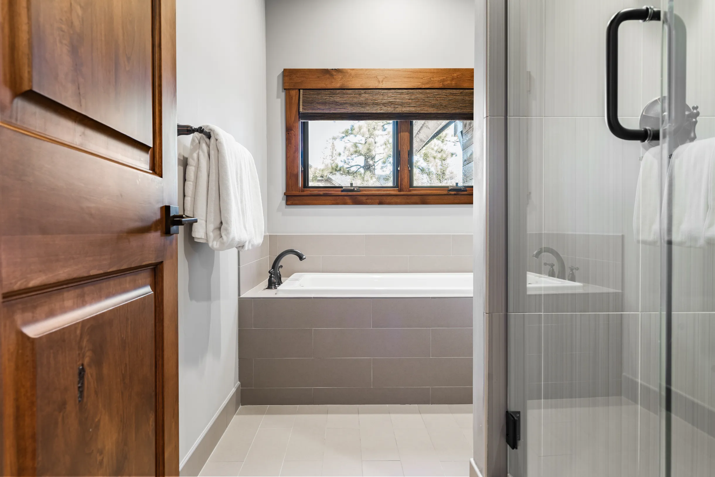 Modern Townhome with 3 King Suites, Near Northstar #35