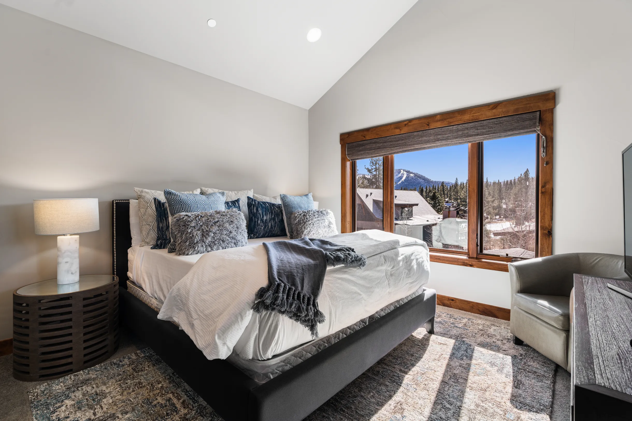 Modern Townhome with 3 King Suites, Near Northstar #29
