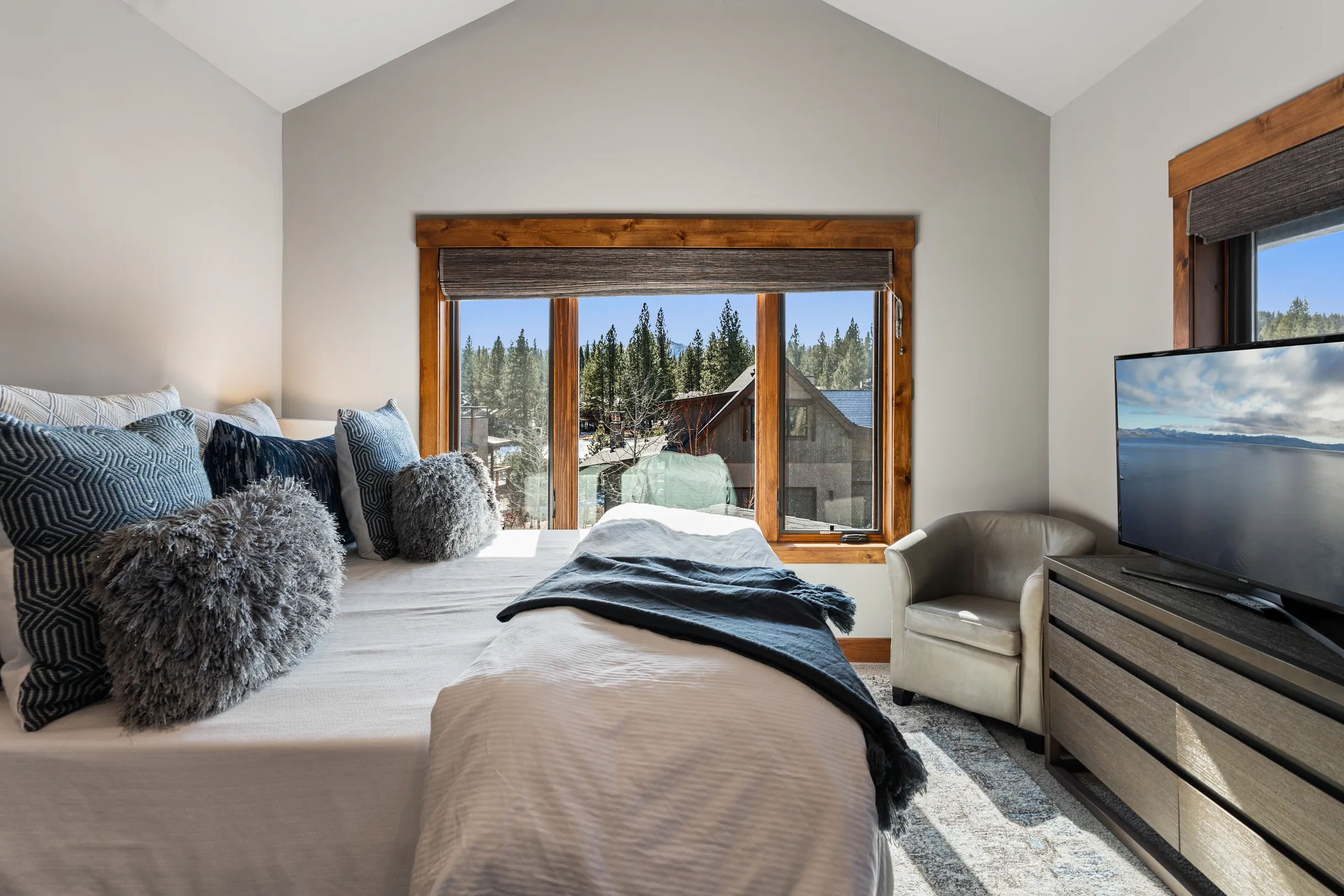 Modern Townhome with 3 King Suites, Near Northstar #43