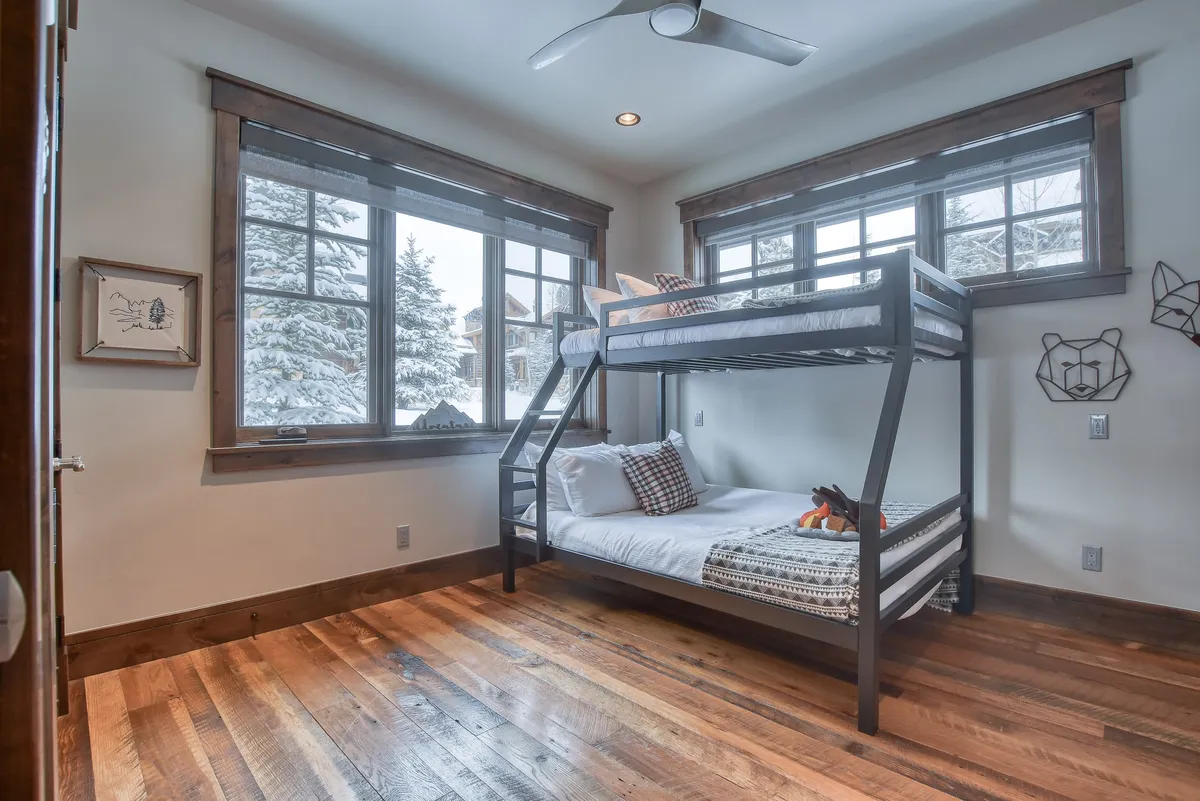 Bunk Bedroom image