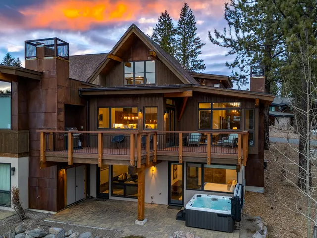 Wander Truckee Lookout
