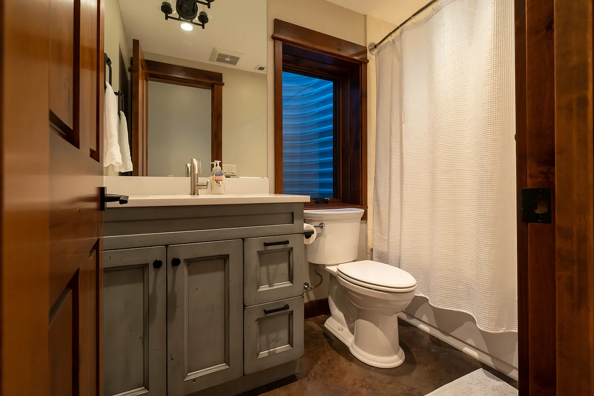 Wander Paradise Valley Peaks