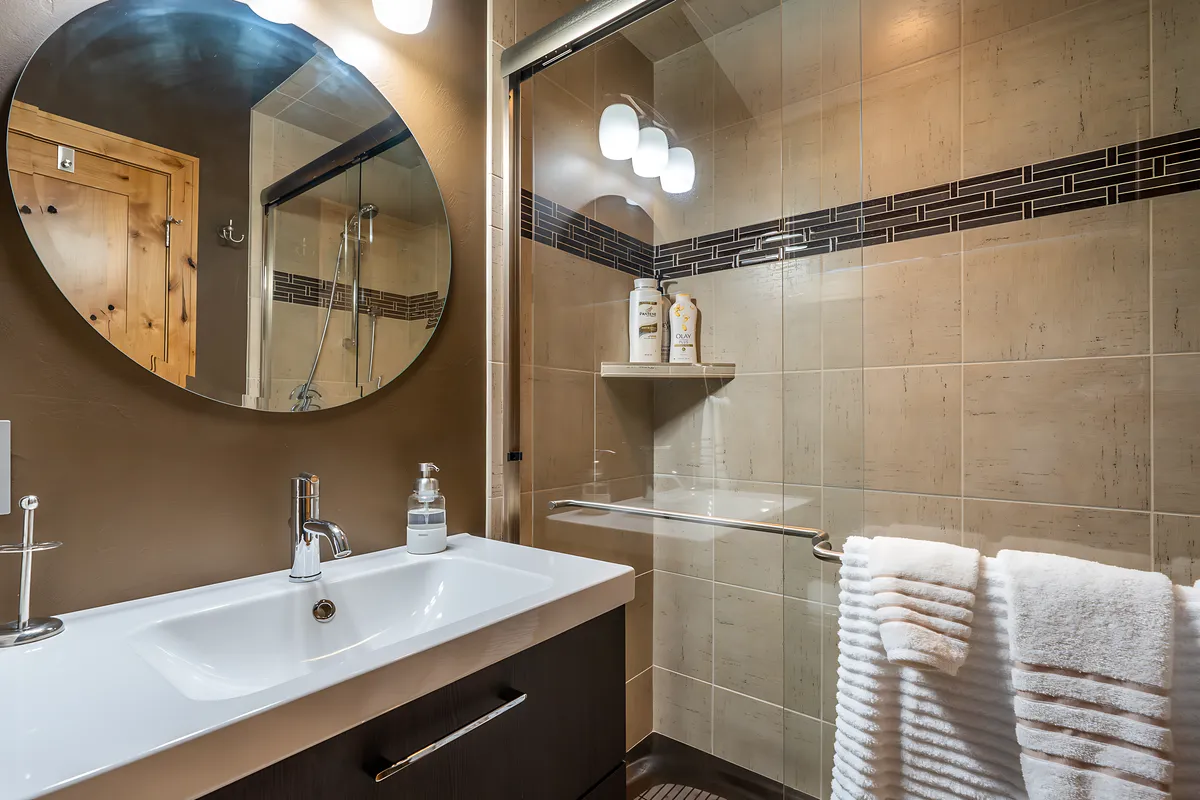 Wander Yellowstone Modern