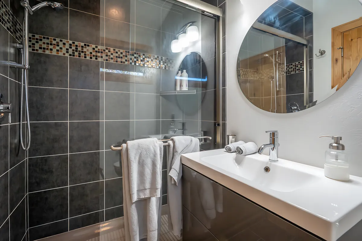 Wander Yellowstone Modern