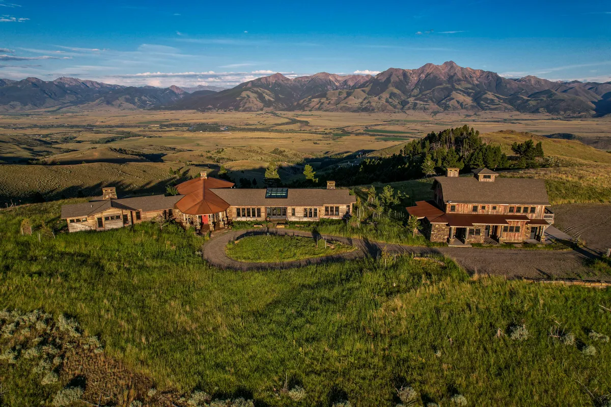 Wander Yellowstone Summit