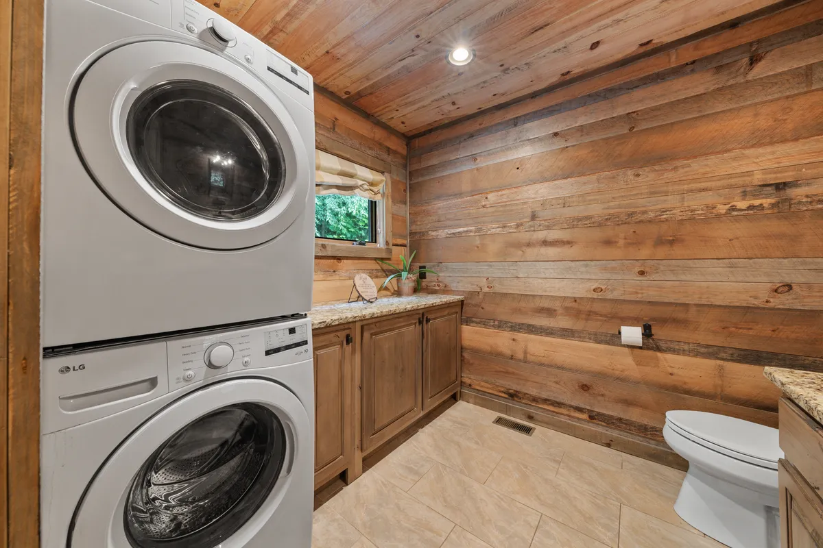 Wander Georgia Woods