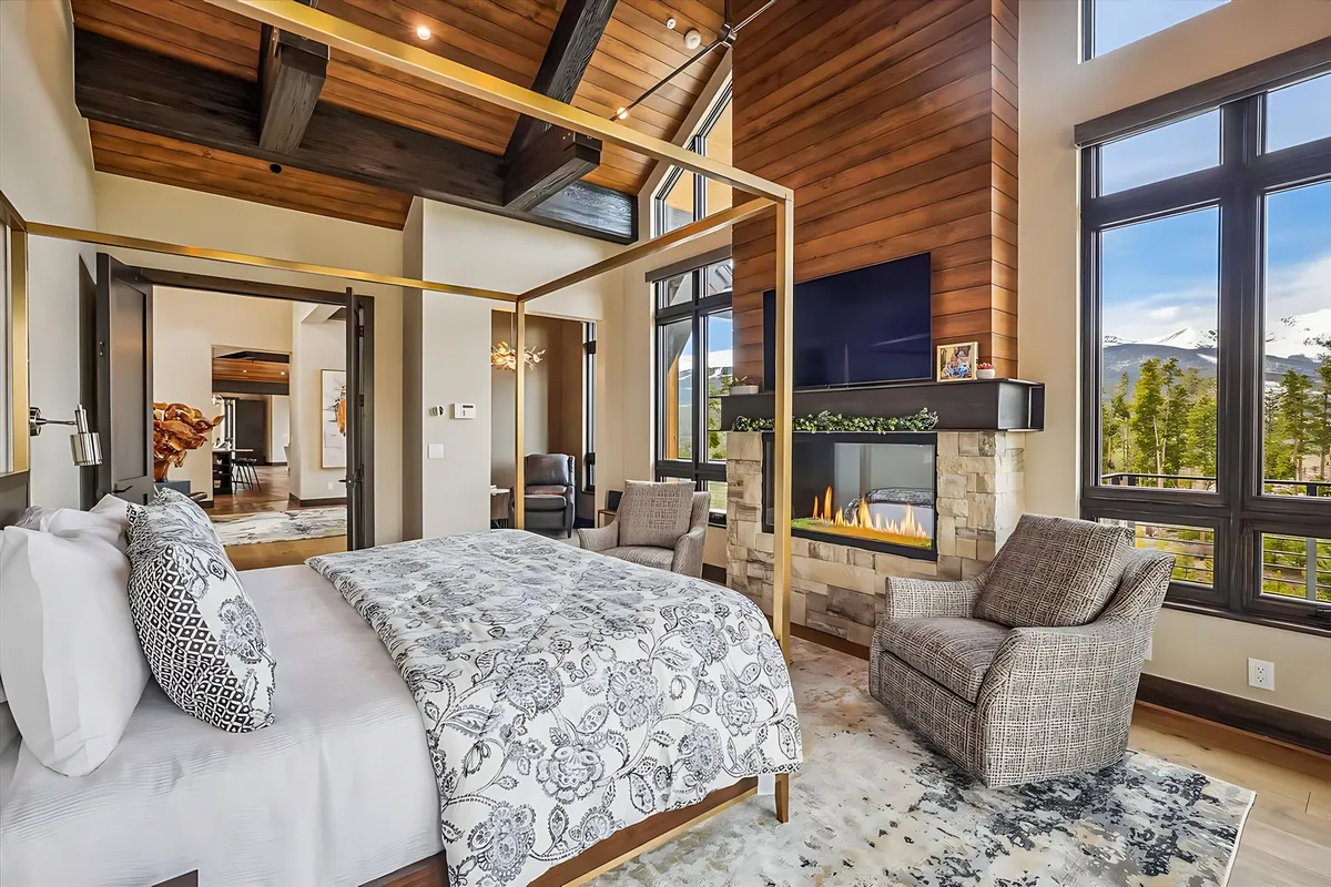 Wander Breckenridge Summit