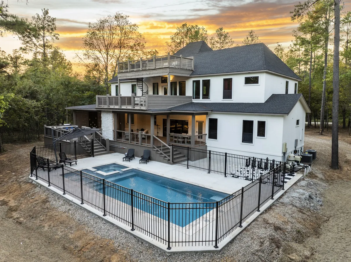 Wander Broken Bow Castle