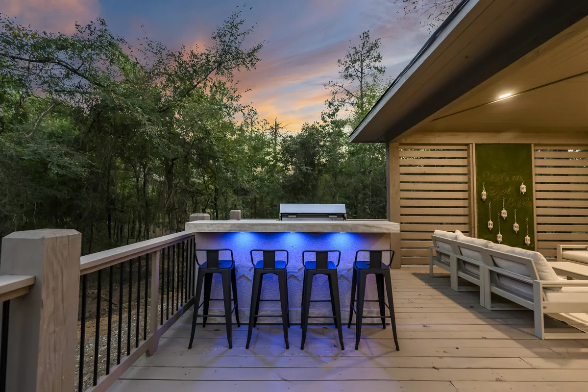 Wander Broken Bow Castle