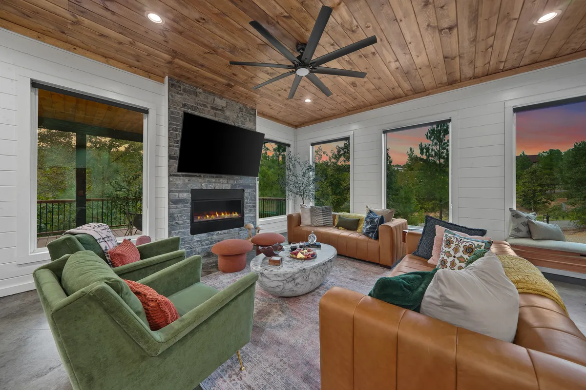 Wander Broken Bow Stream