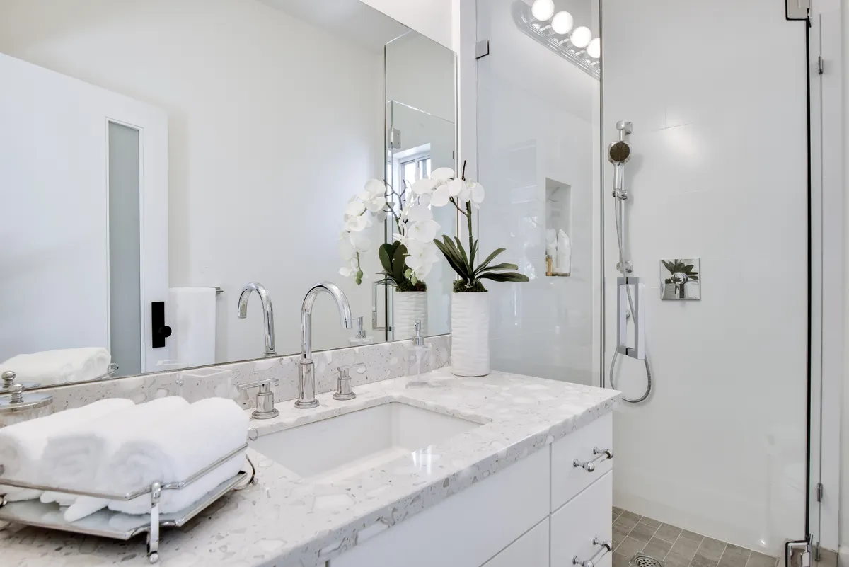 Ensuite Bathroom 2 image