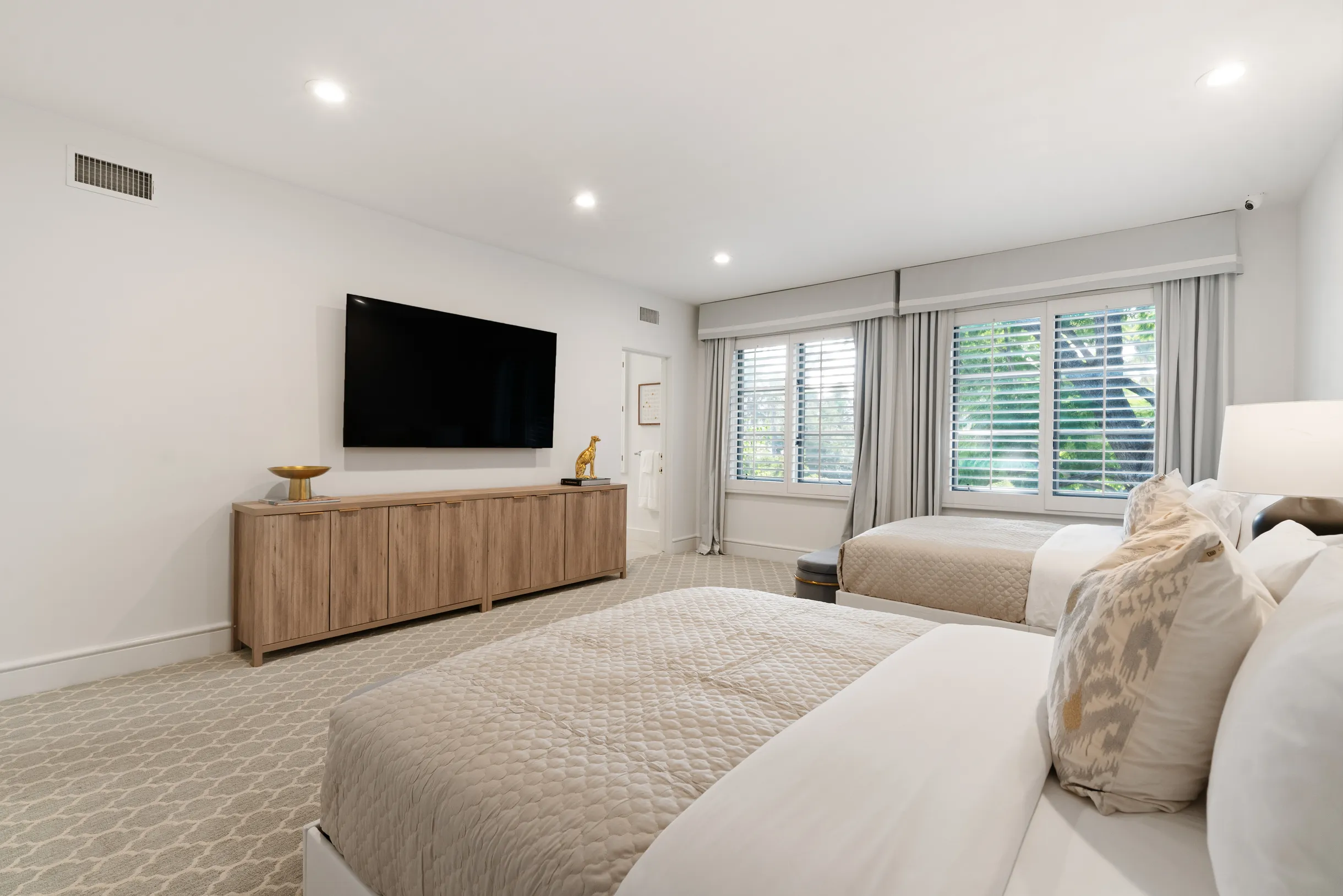 Wander Beverly Hills Modern #24