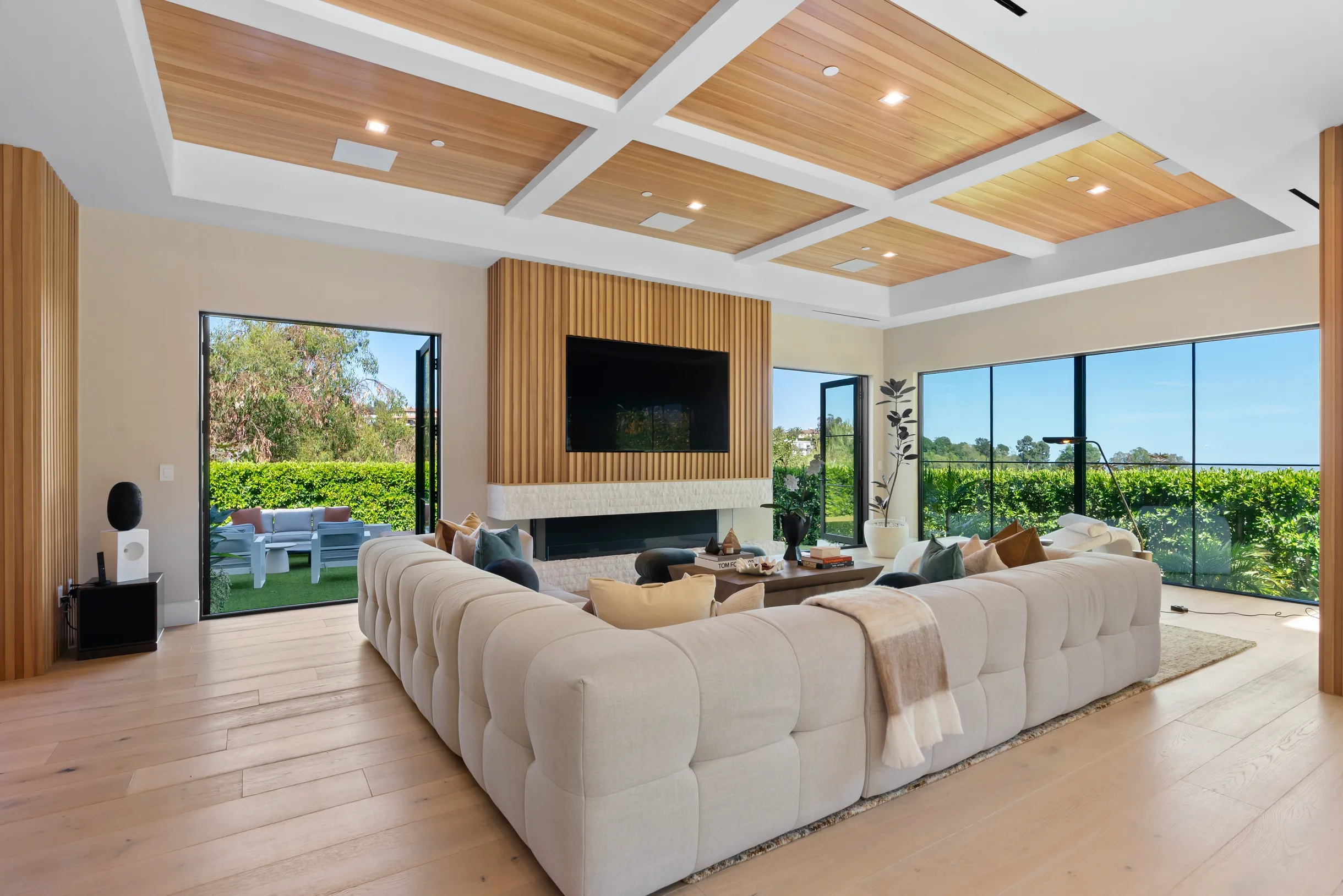 Wander Bel Air Crest #3