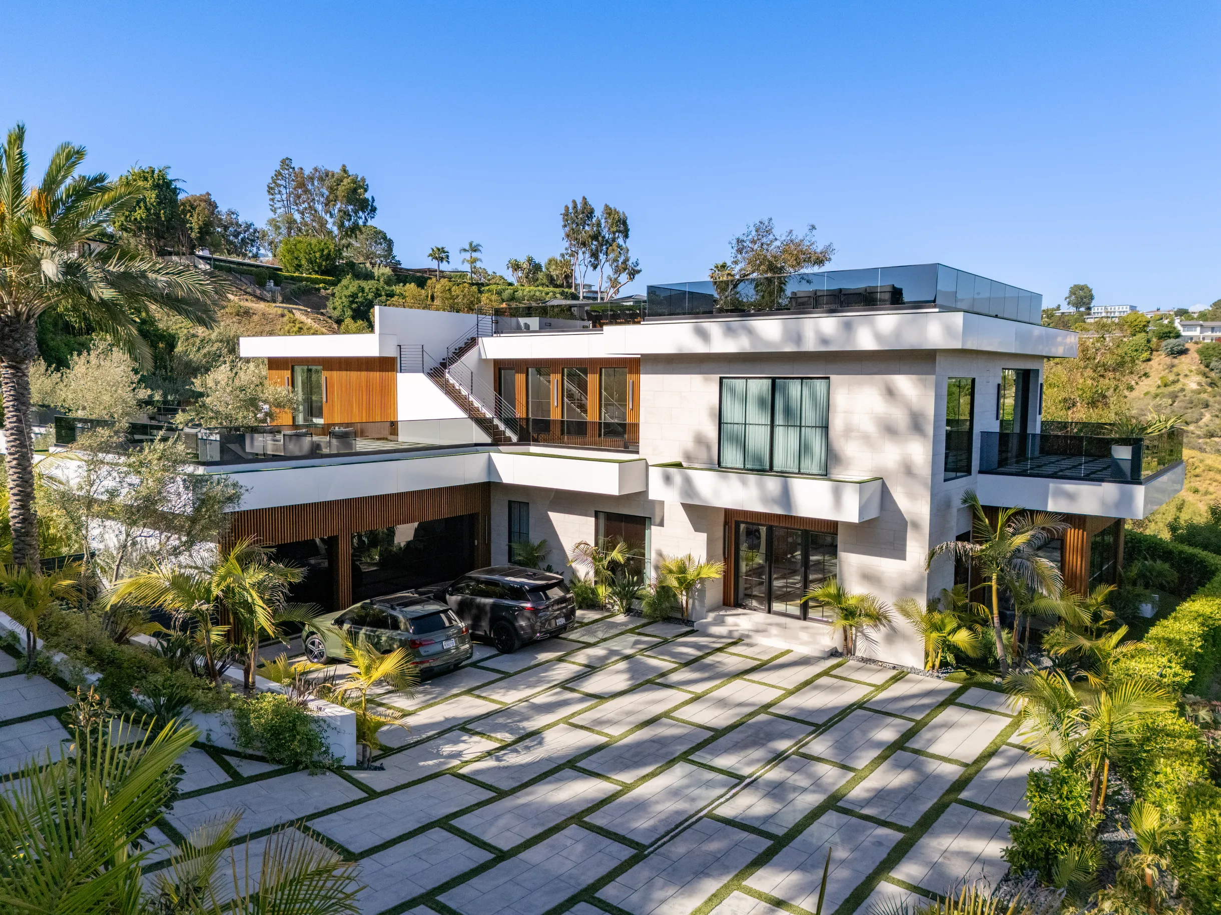 Wander Bel Air Crest #4