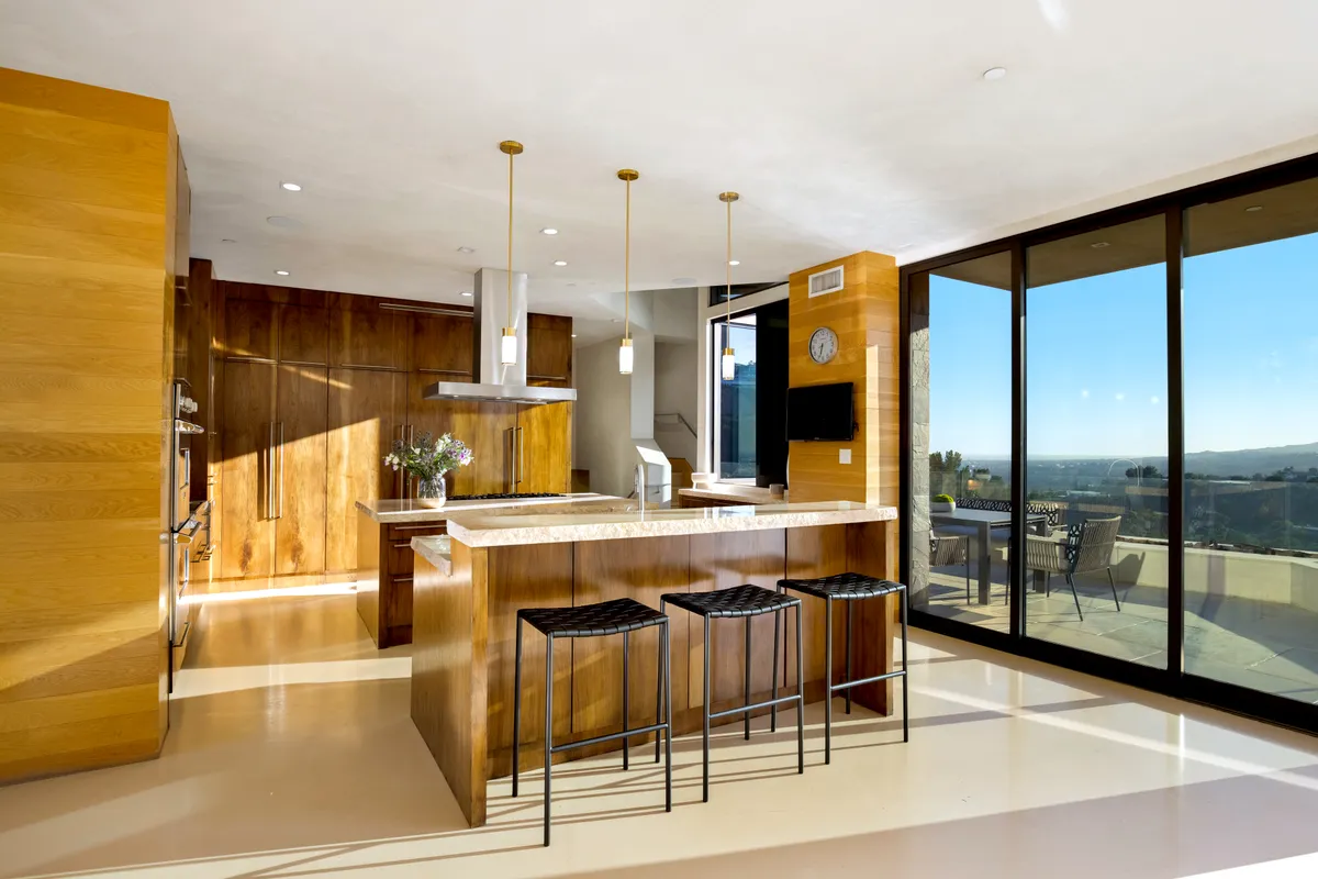 Wander Hollywood Hills Sky