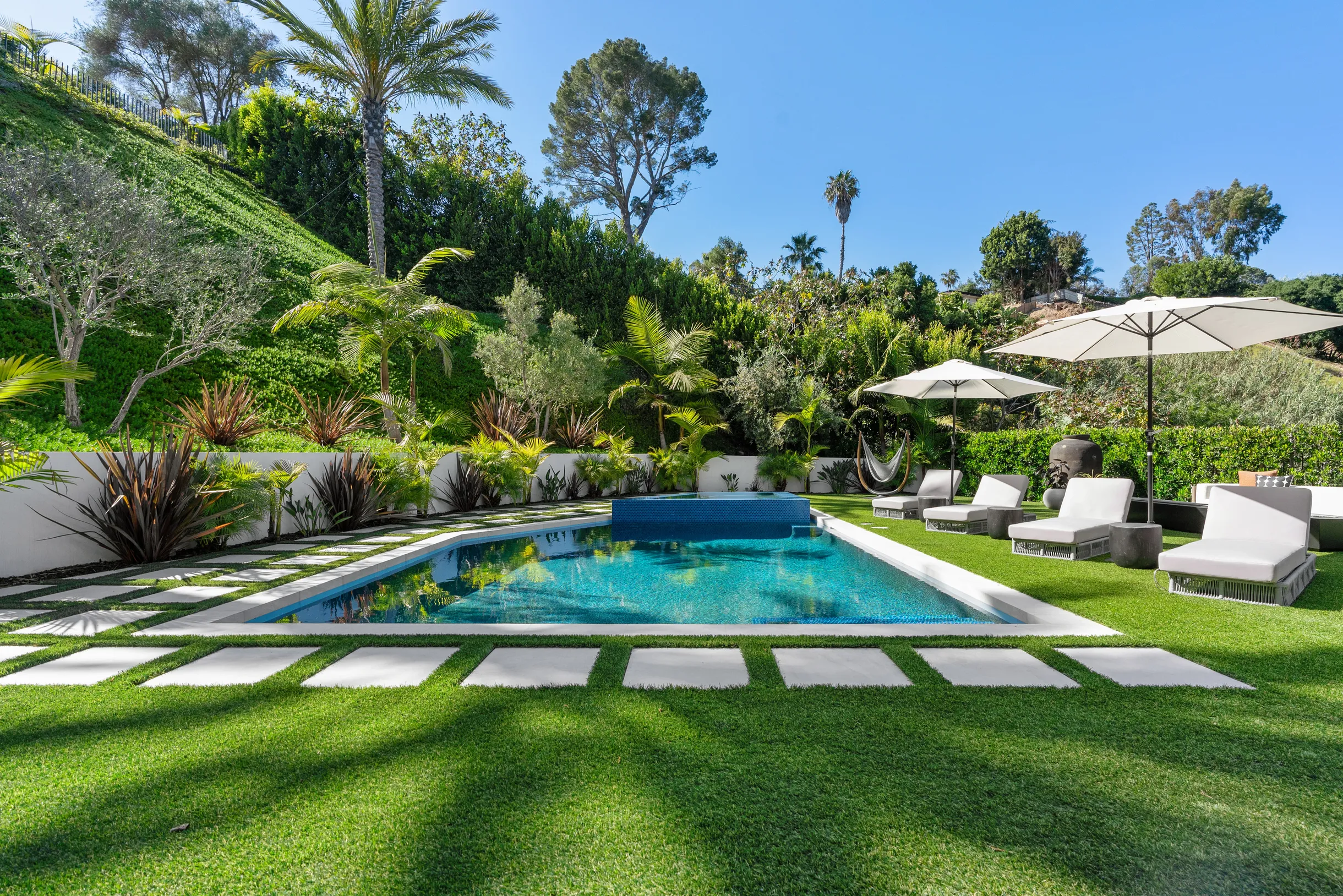 Wander Bel Air Crest #37