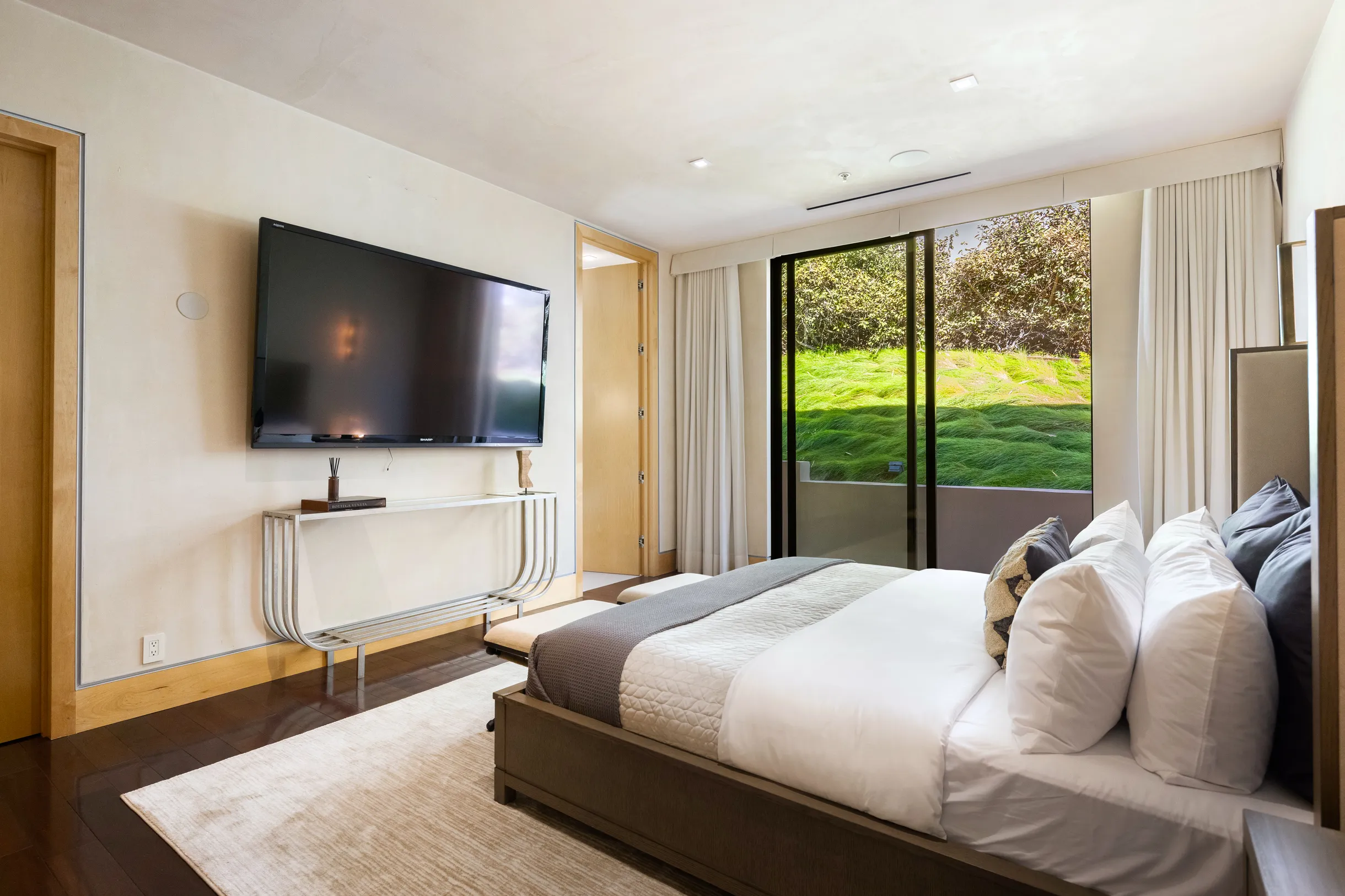 Wander Hollywood Hills Sky #13