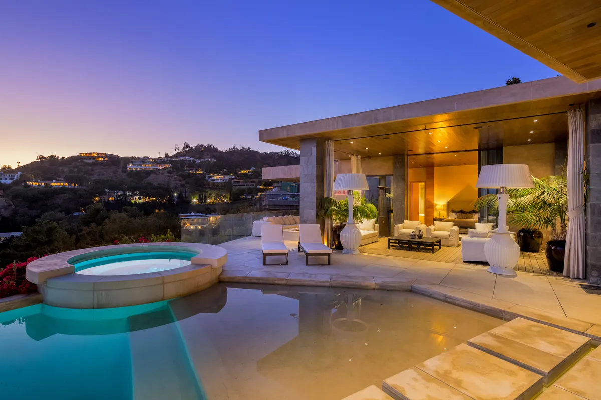 Wander Hollywood Hills Sky