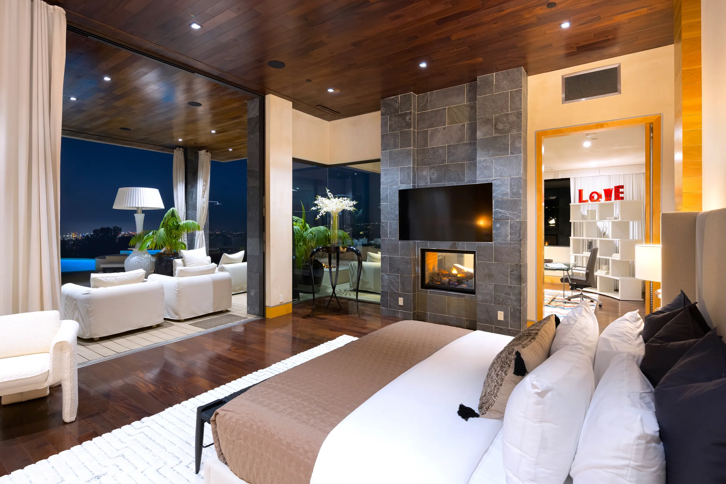 Wander Hollywood Hills Sky #22