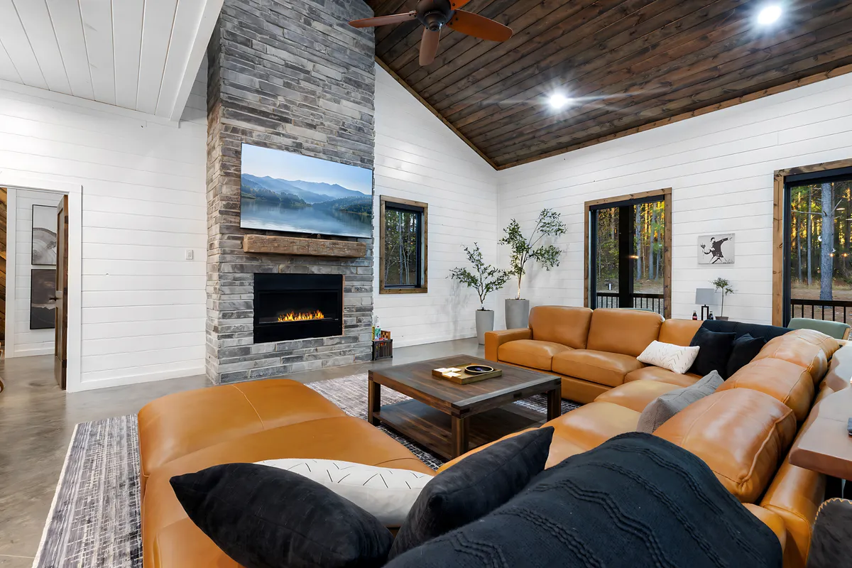 Wander Broken Bow Evergreen