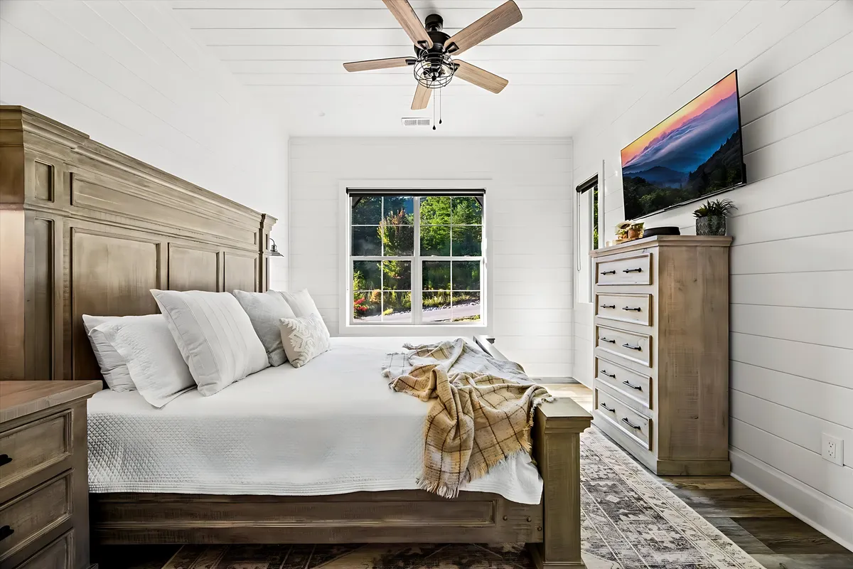 Bedroom 3 image