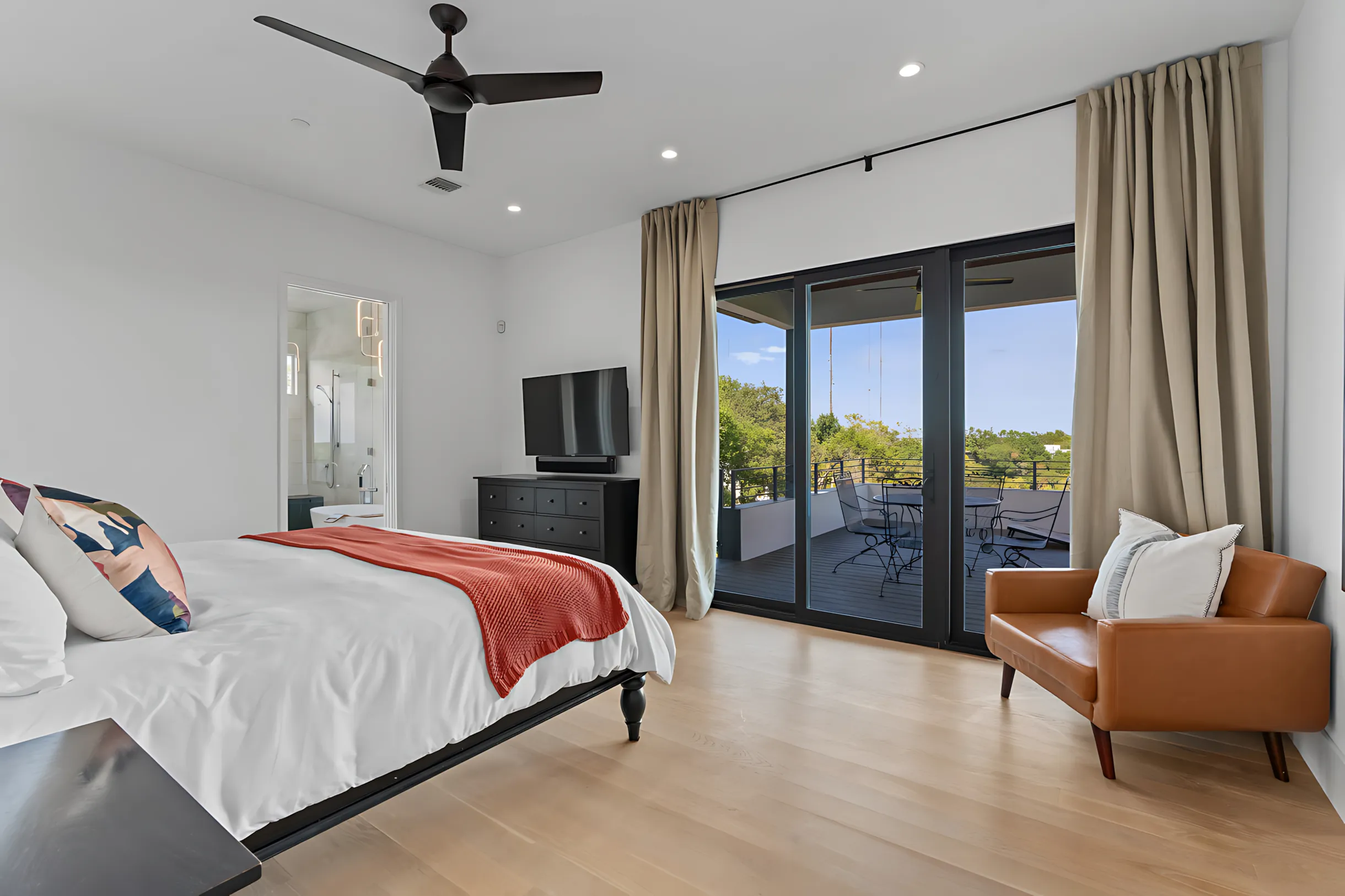 Westlake/15 Min to DT/Pool/Hot Tub/Game Room #25