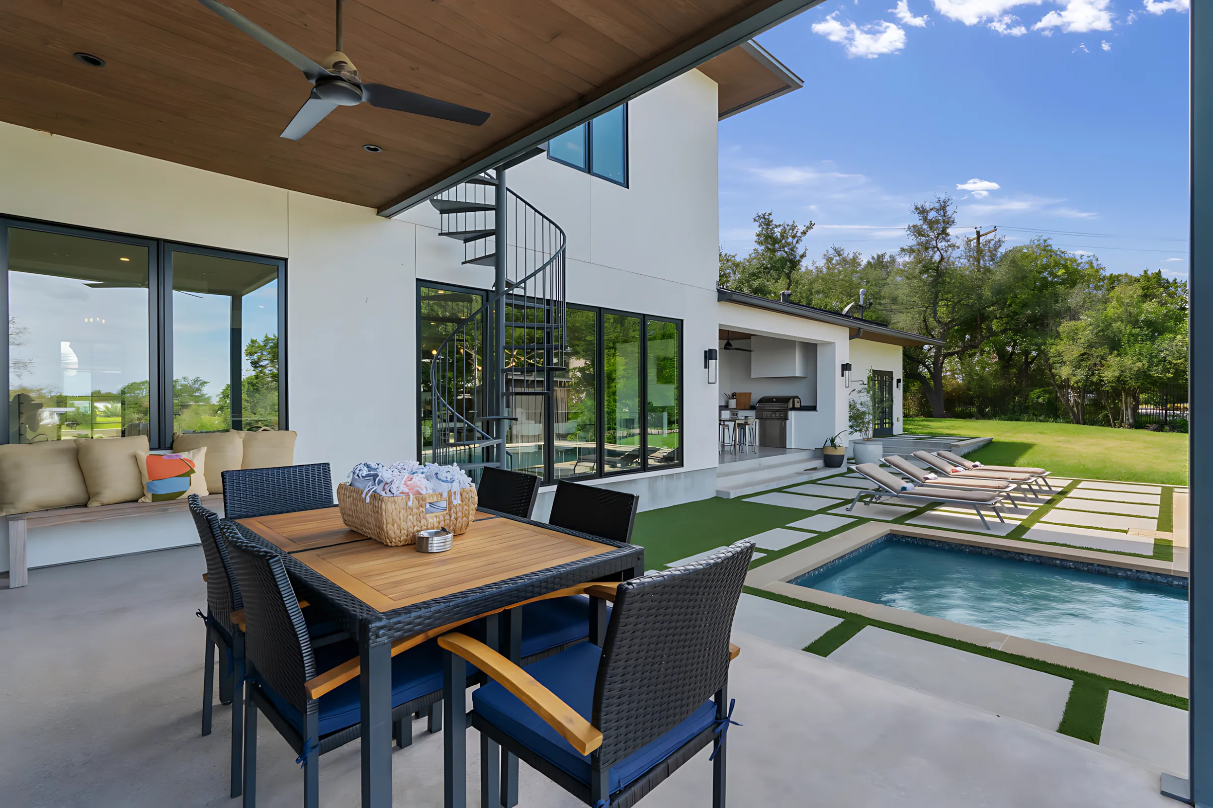 Westlake/15 Min to DT/Pool/Hot Tub/Game Room #31