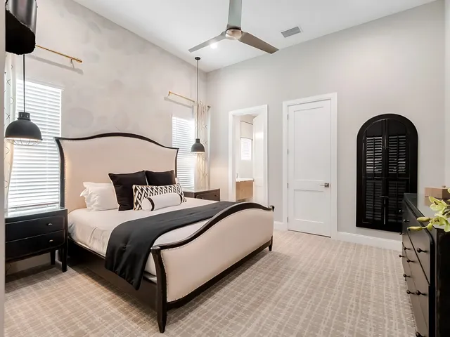 Bedroom 5 image 1