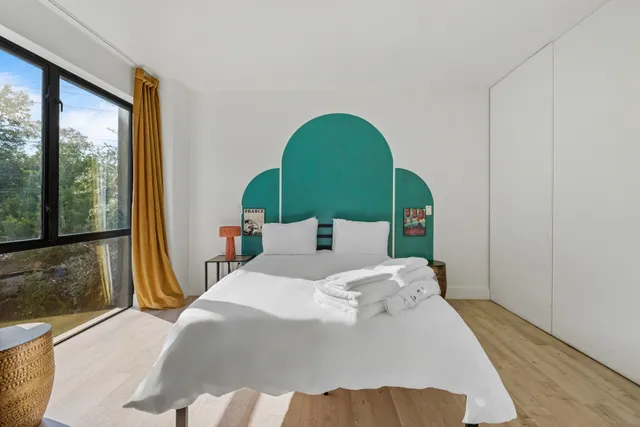 Bedroom 5 image 1