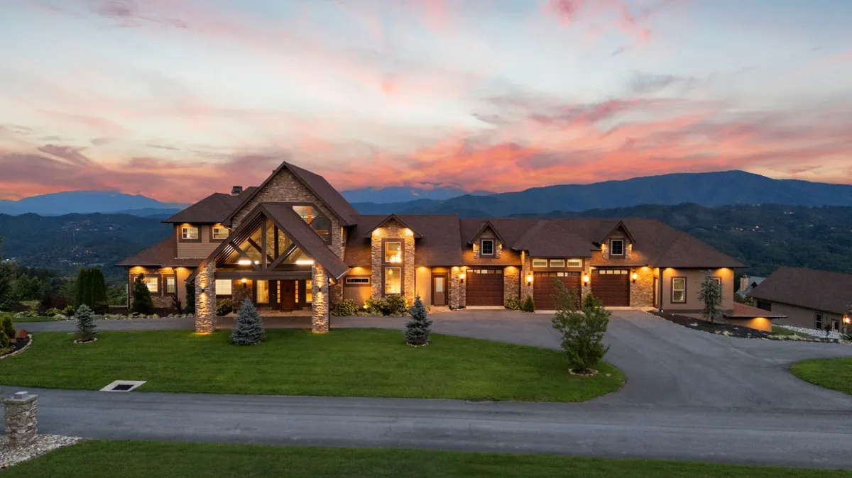 Wander Pigeon Forge Bluff