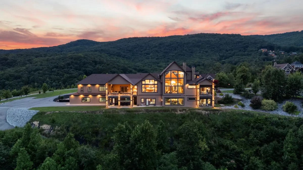 Wander Pigeon Forge Bluff #2