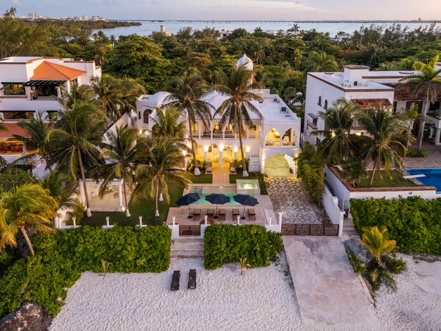 Wander Cancun Palms #4