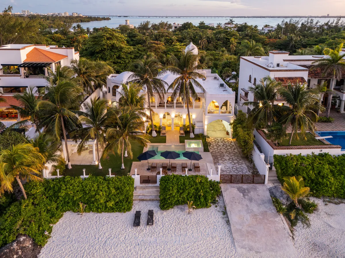 Wander Cancun Palms #1