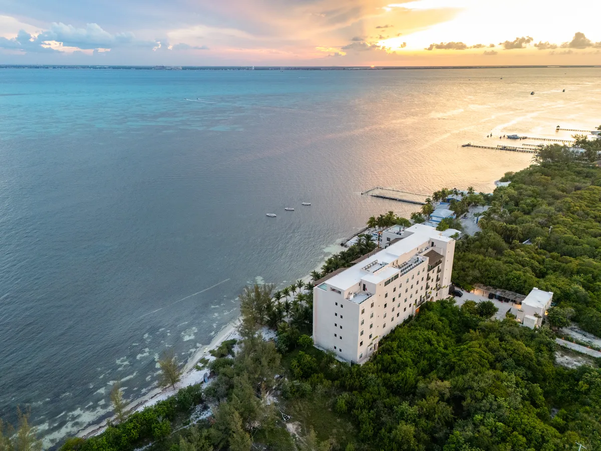 Wander Isla Mujeres Oasis