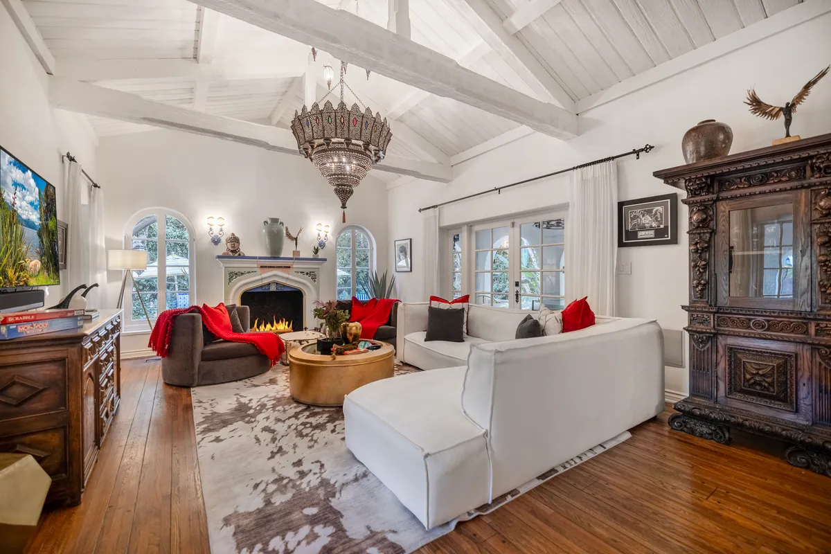 Wander West Hollywood Vale